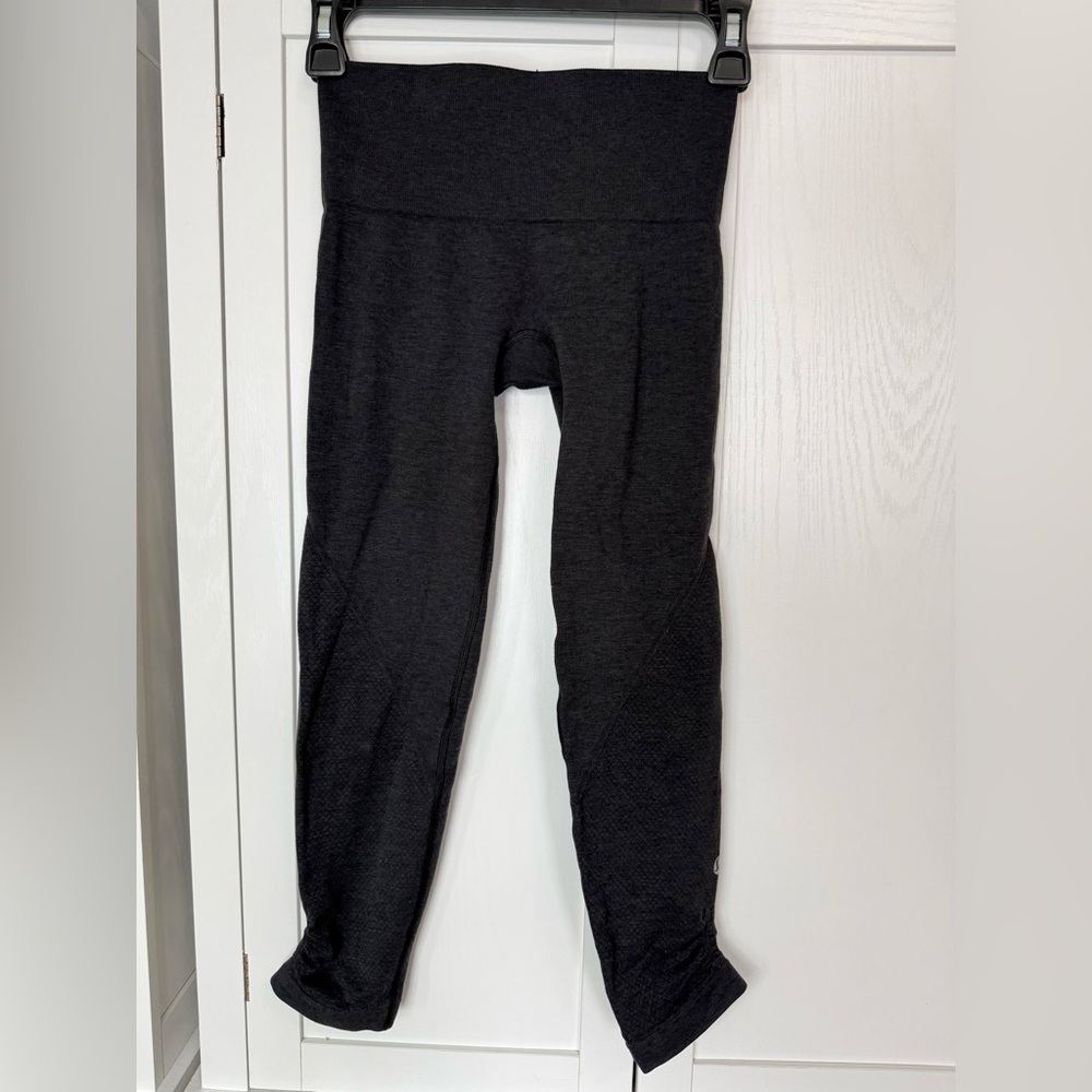 Lululemon Women’s Black High Rise Crop Leggings Textured Ruched Bottom Size 4?